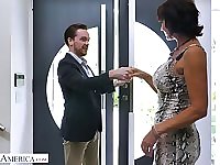Lusty MILF with big titties Vanessa Videl drops neighbor a visit to ride his dick